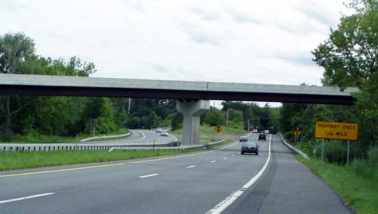 Looking at the end of the road with Western Avenue, US 20, ahead. The bridge is the Crossgates Mall flyover.